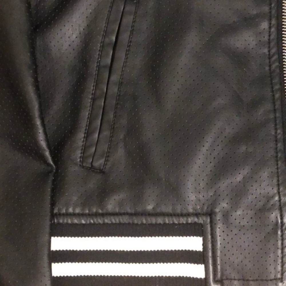 Forever 21 cropped Black Faux Perforated Leather Jacket size small - Picture 3 of 9